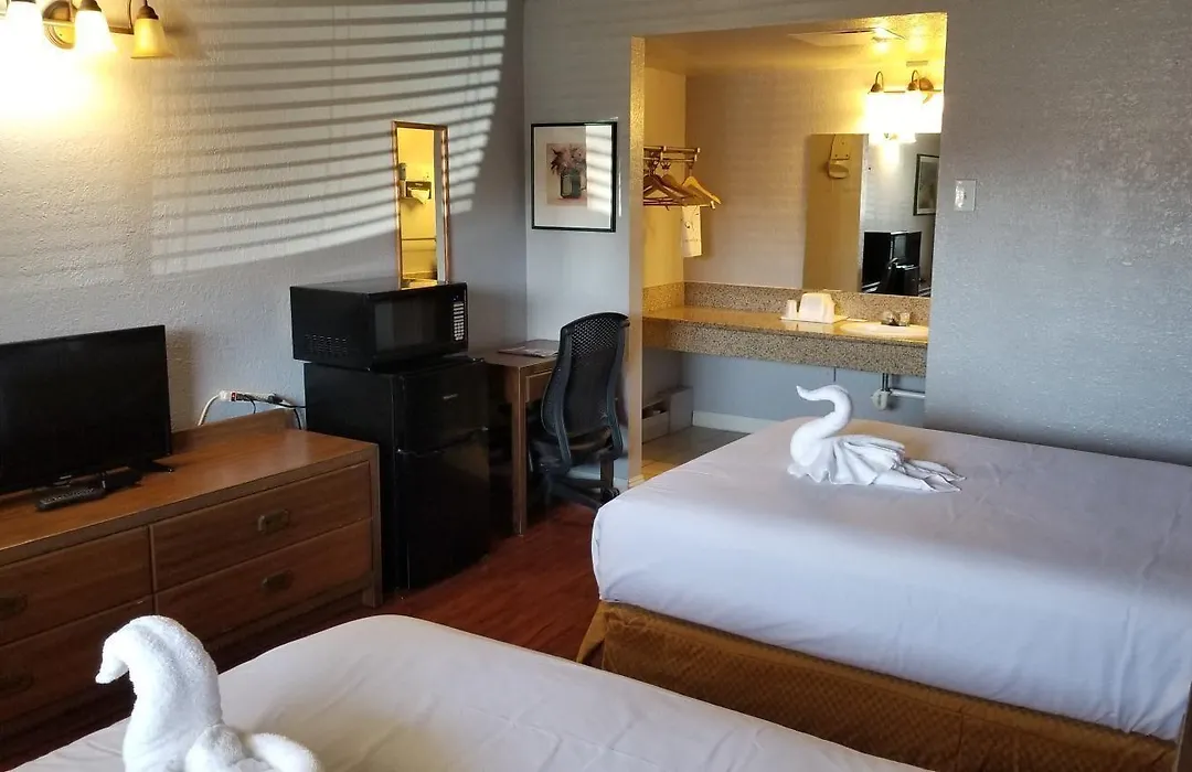 Santa Fe Inn - Pueblo-1