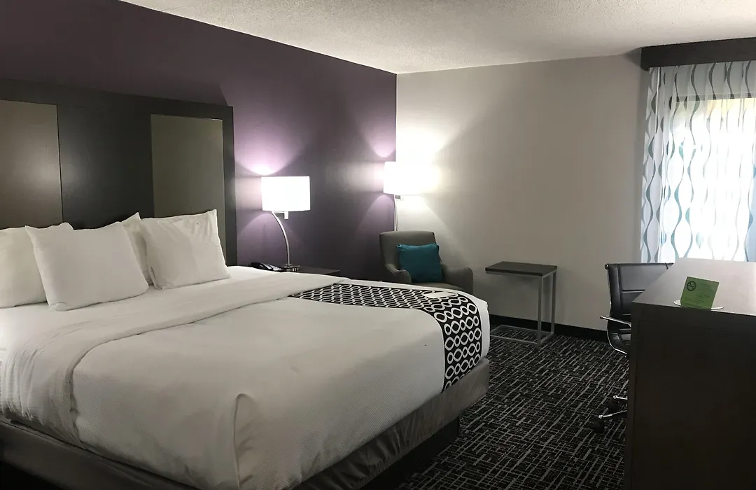 La Quinta Inn By Wyndham Davenport & Conference Center-1