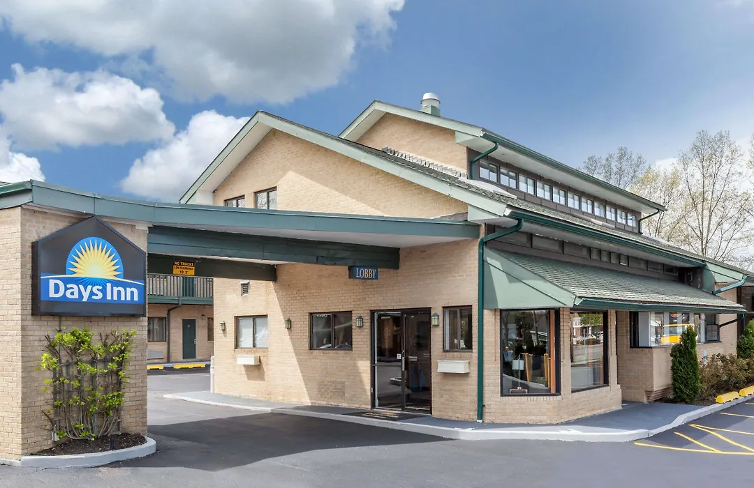 Days Inn By Wyndham Woodbury Long Island-1