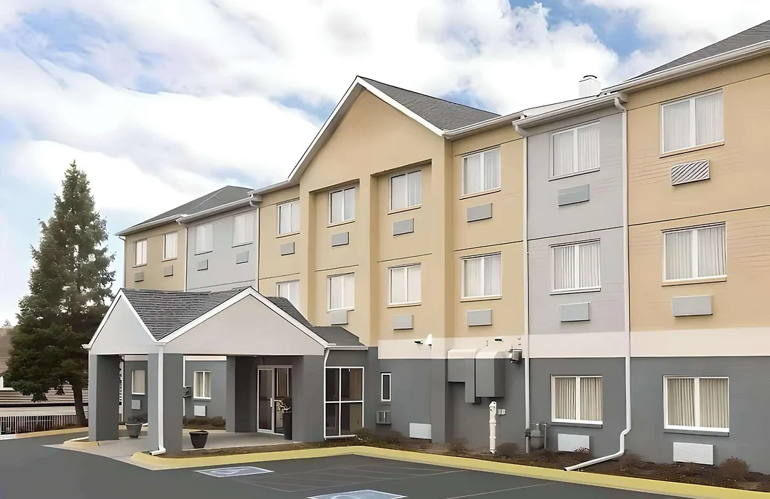 Dubuque Inn And Suites-1