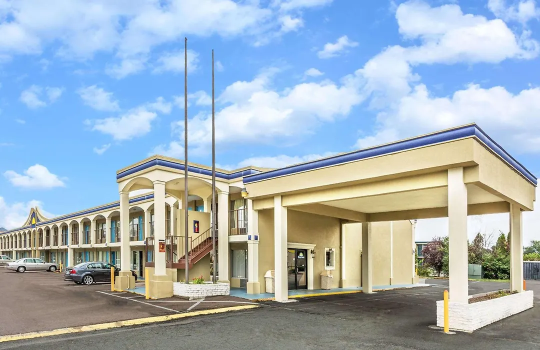 Days Inn By Wyndham Ashland-1