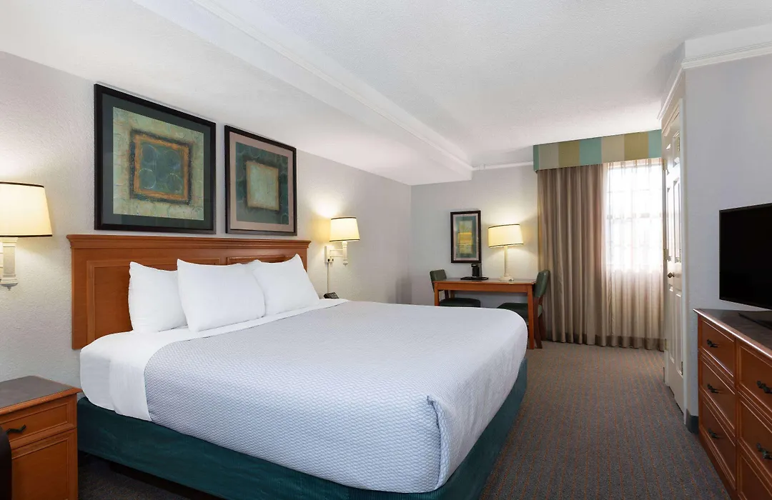 La Quinta Inn By Wyndham Pensacola-1