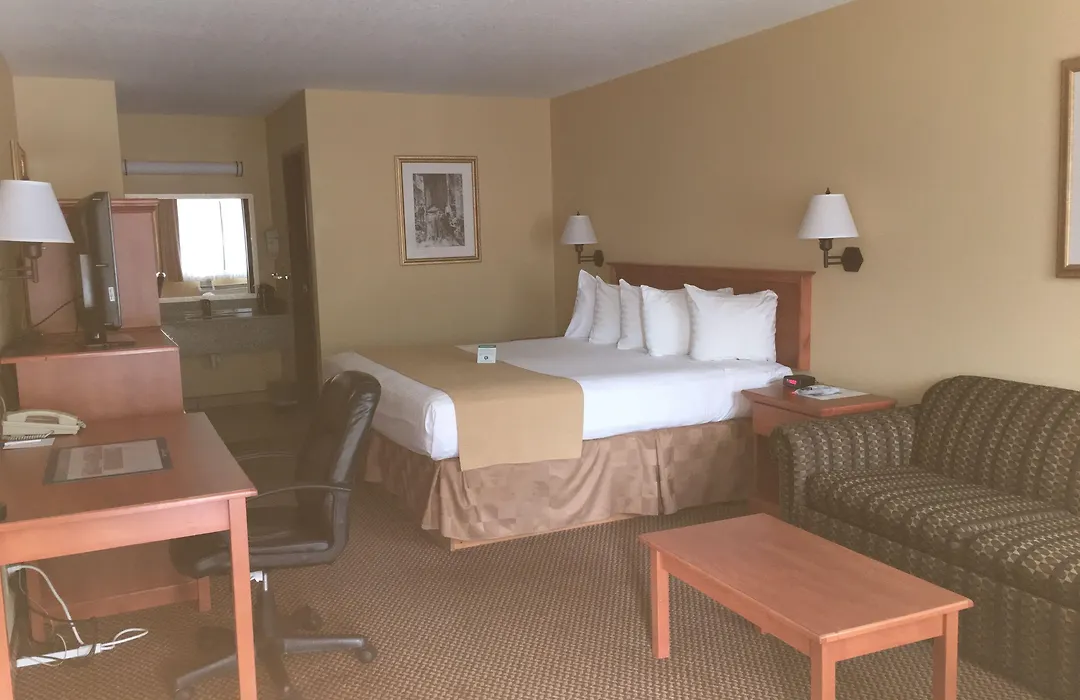 Oakridge Inn & Suites-1