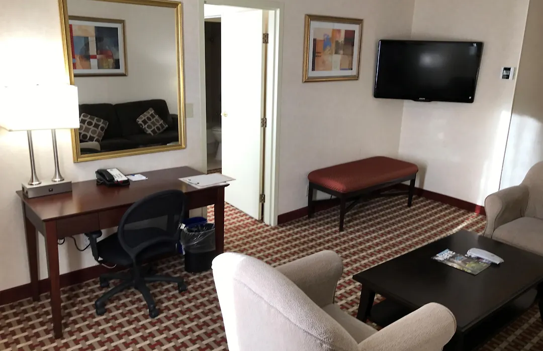 Best Western Plus Grosvenor Airport Hotel-1