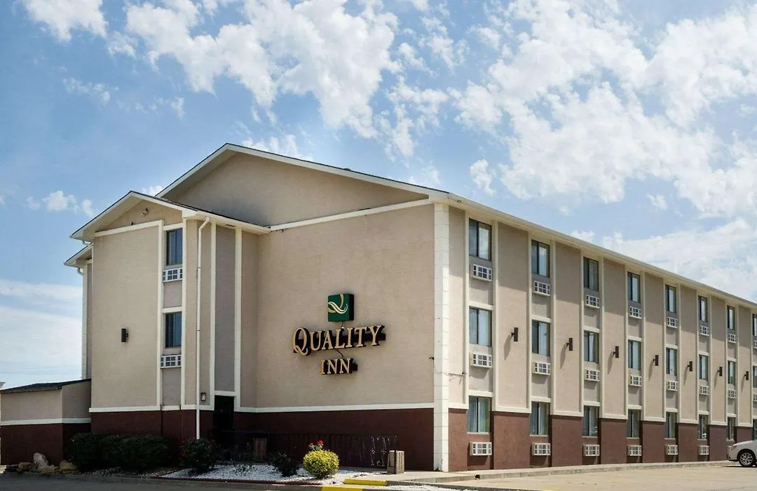 Quality Inn I-70 At Wanamaker-1