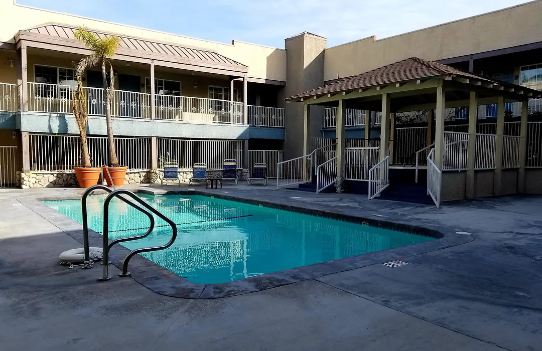 Wave Hotel Manhattan Beach-1