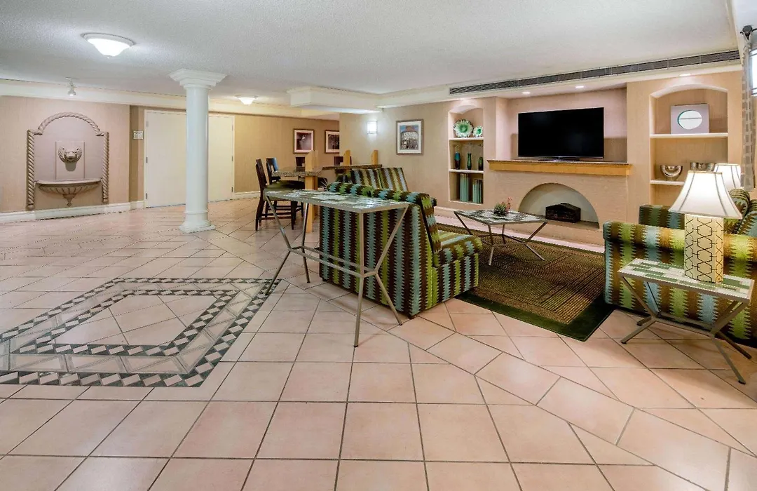 La Quinta Inn & Suites By Wyndham Irvine Spectrum-1