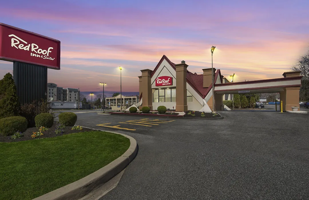 Red Roof Inn And Suites Newark - University-1