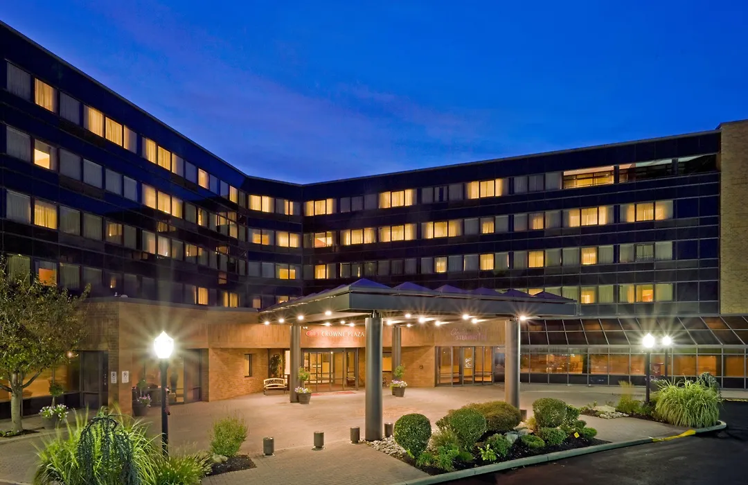 Crowne Plaza Edison By Ihg-1