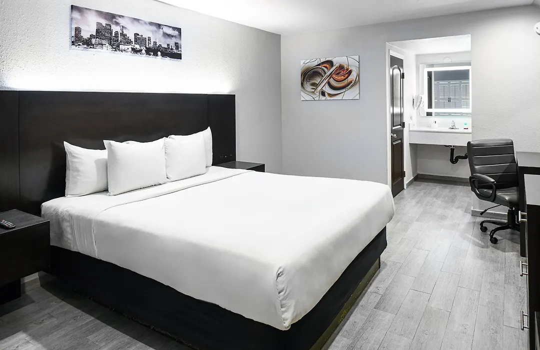 Hollywood Inn Express Lax-1