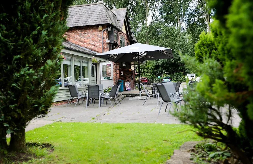 Fairways Lodge & Leisure Club-1