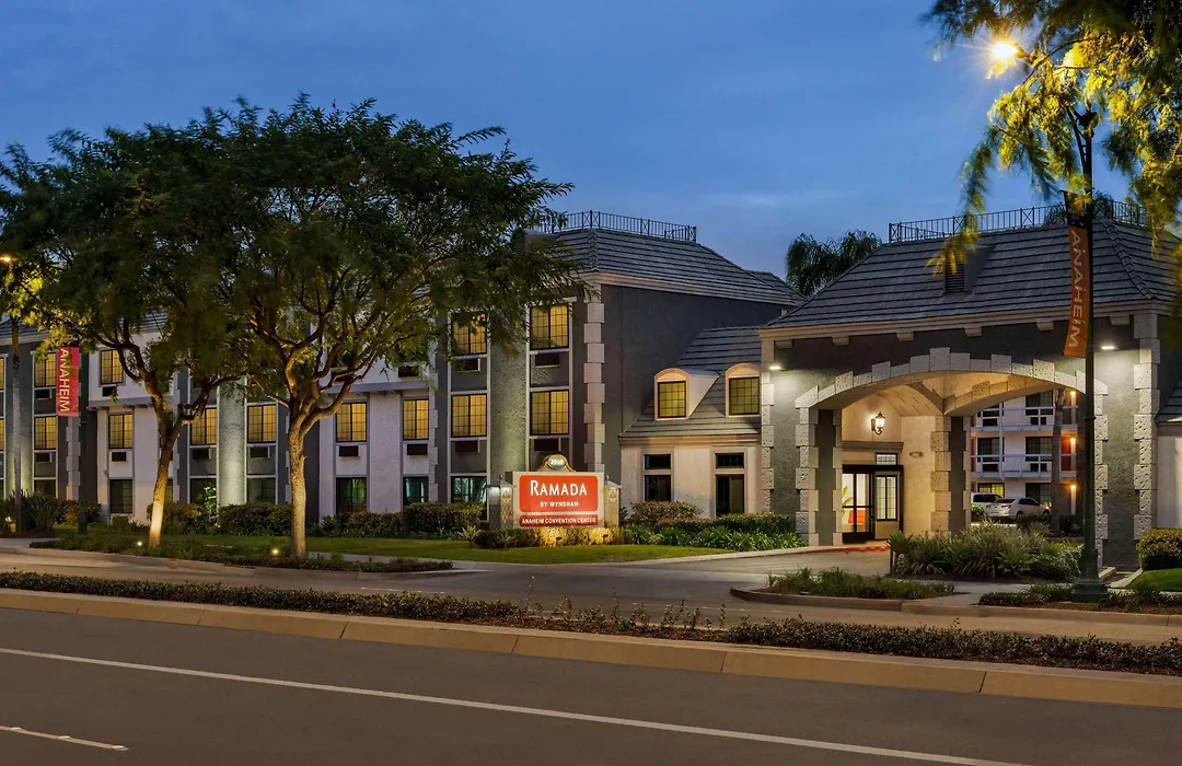 Ramada By Wyndham Anaheim Convention Center-1