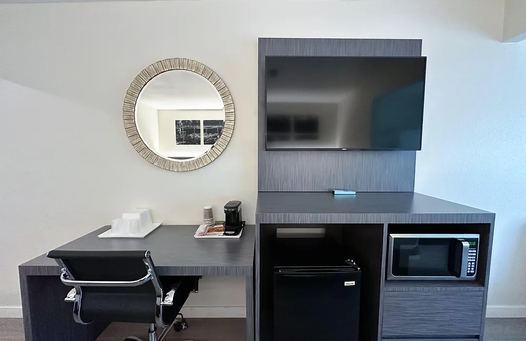 Ramada By Wyndham Anaheim Convention Center-1