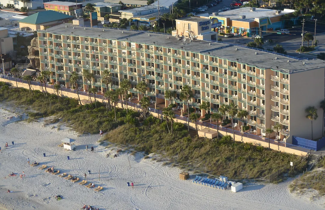 Days Inn By Wyndham Panama City Beach Beachfront Resort-1