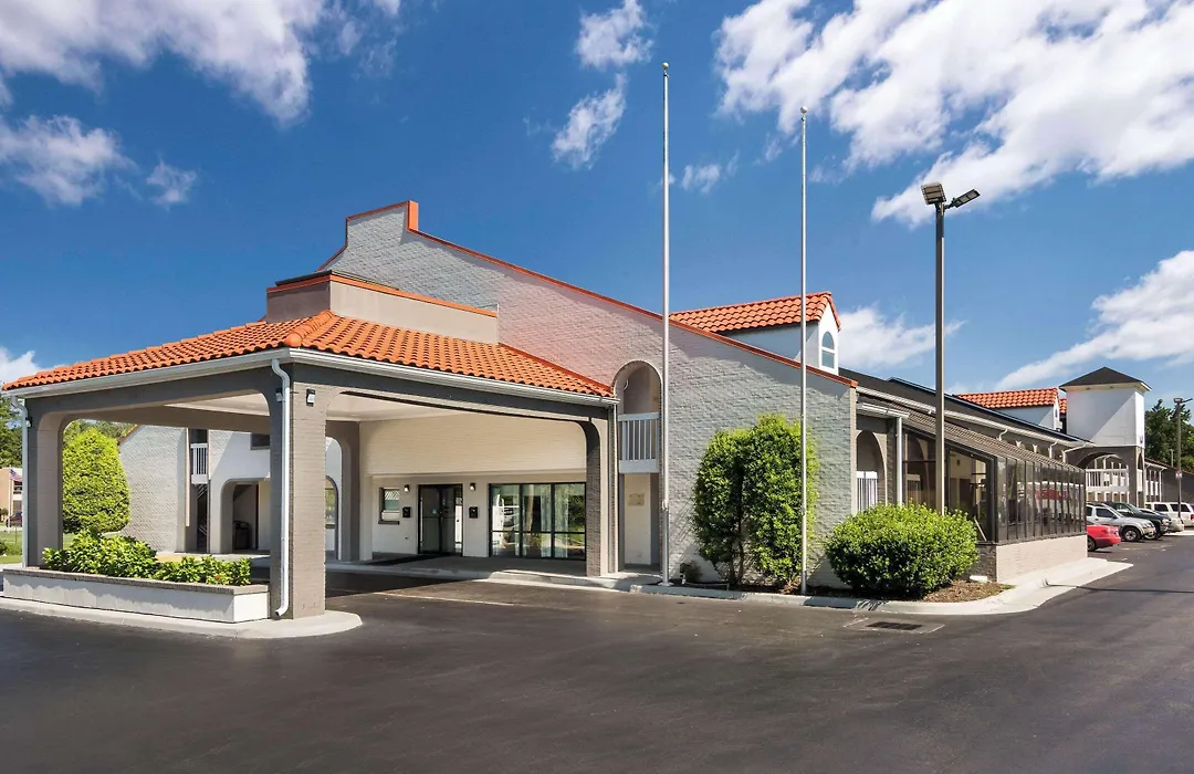 Rodeway Inn At Fort Lee-1