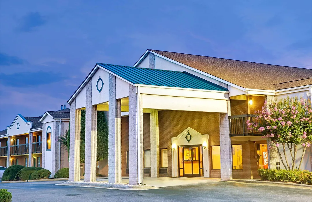 Days Inn By Wyndham Mooresville Lake Norman-1
