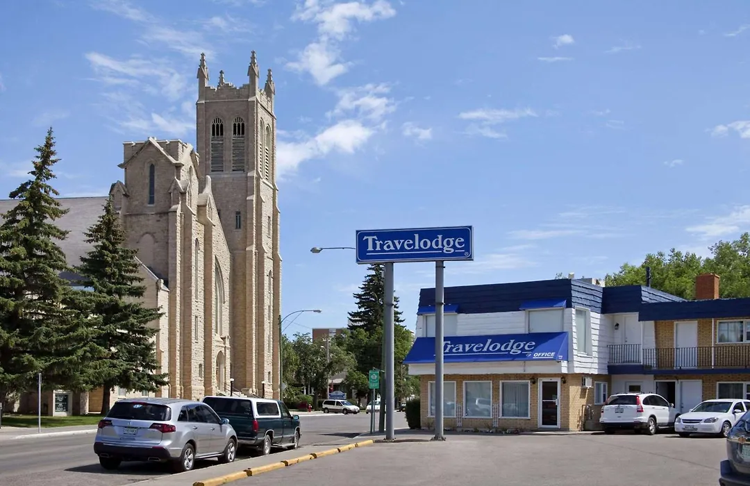Travelodge By Wyndham Moose Jaw-1