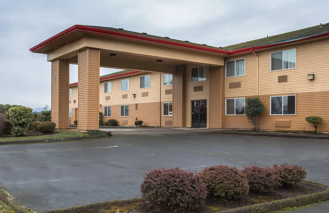 Bridgeway Inn & Suites-1