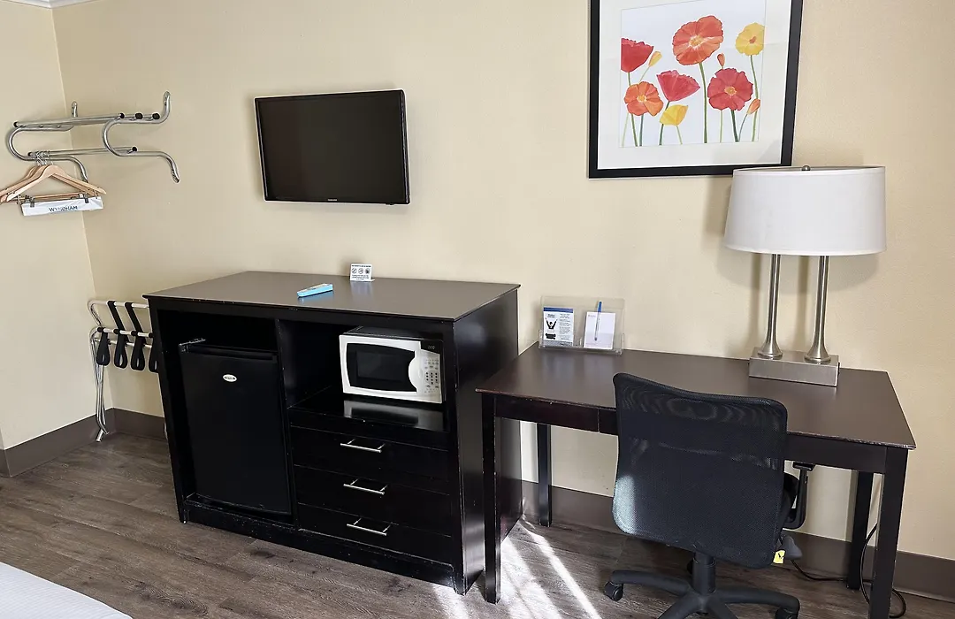 Solara Inn And Suites-1