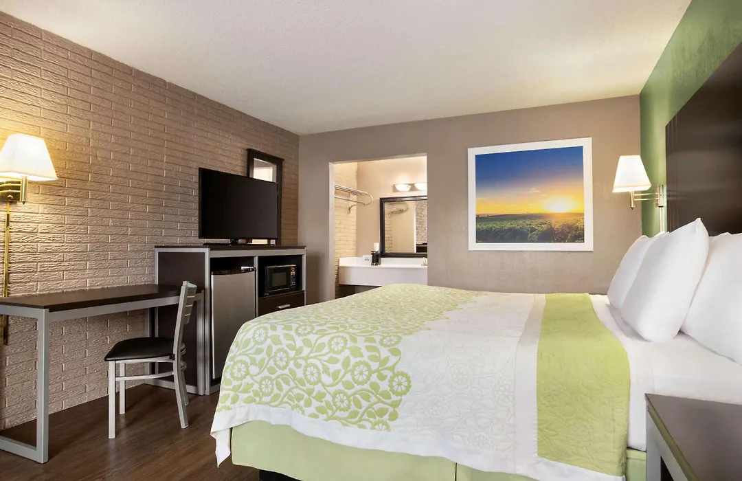 Days Inn By Wyndham Hardeeville/ I-95 State Line-1