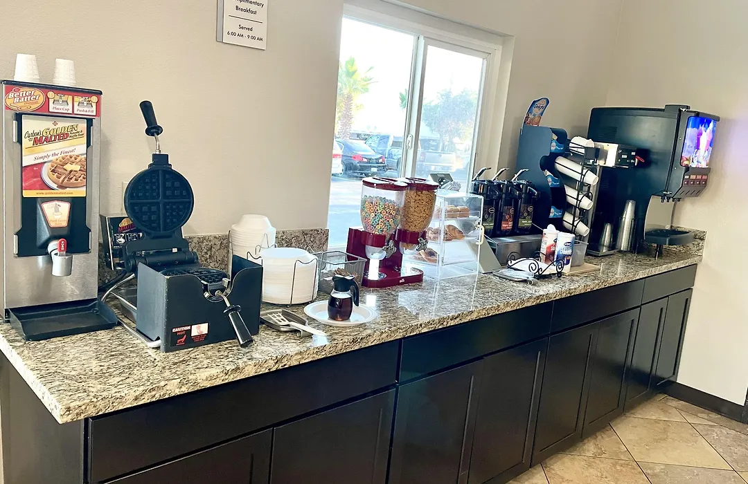 Econo Lodge Inn & Suites Corning Travel Center-1