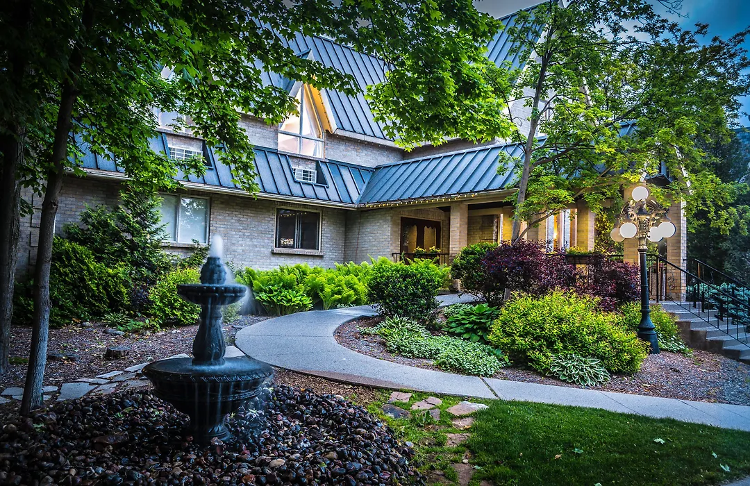 Elm Hurst Inn & Spa, Worldhotels Crafted-1