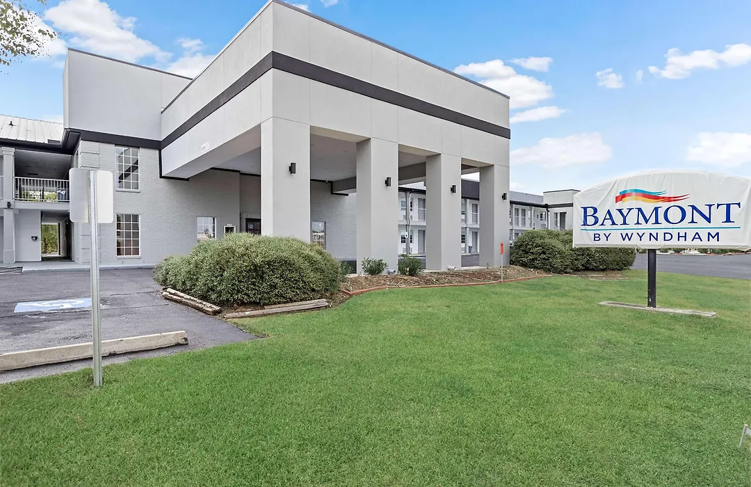 Baymont By Wyndham Beaumont-1