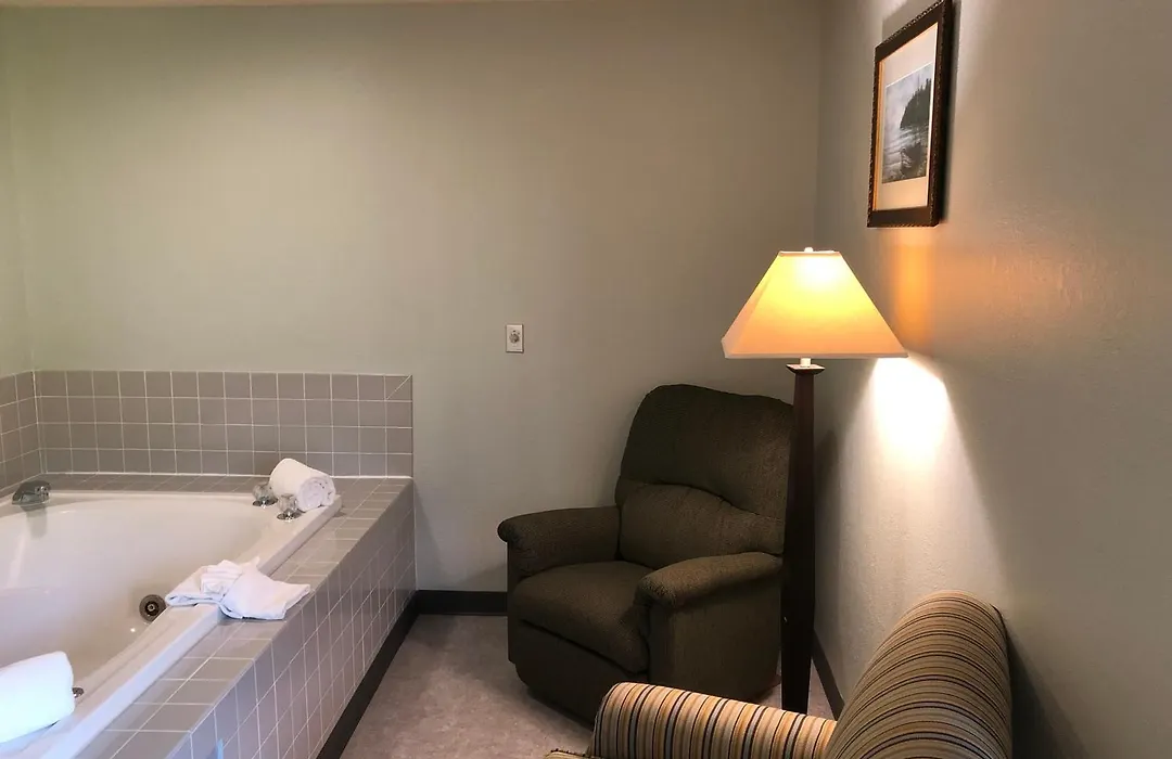 Days Inn By Wyndham Iron Mountain-1