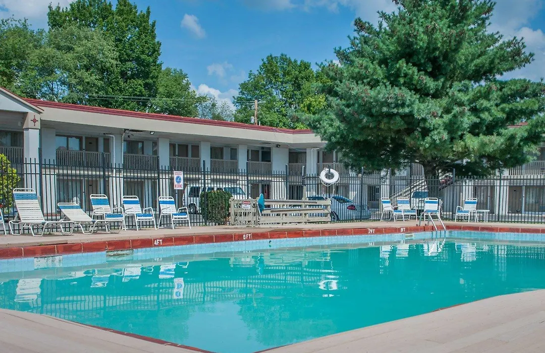 Econo Lodge Evansville-1