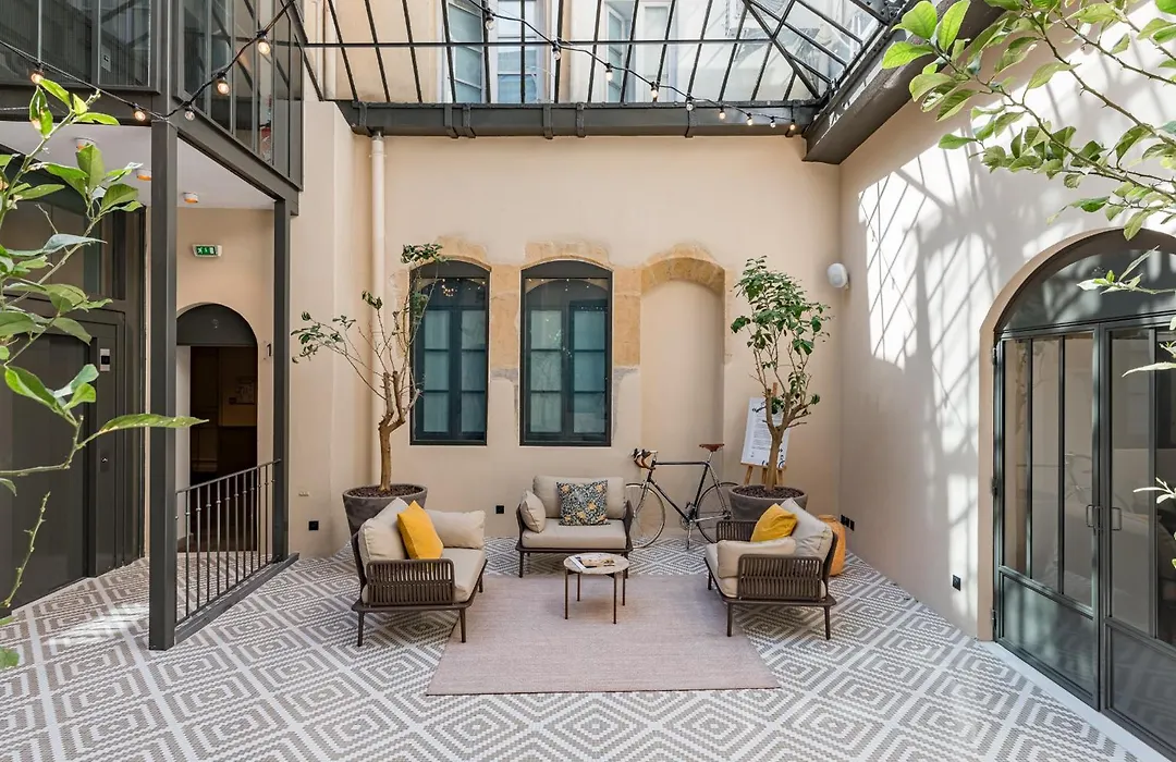 Le Phenix Hotel-1