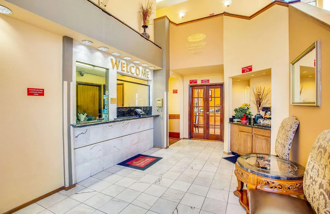 Econo Lodge Inn&Suites Albuquerque East I-40 Eubank Exit-1