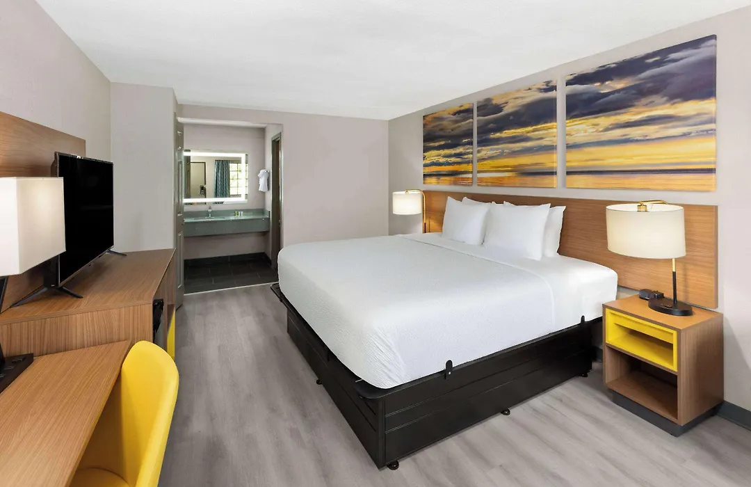 Days Inn & Suites By Wyndham Vicksburg-1