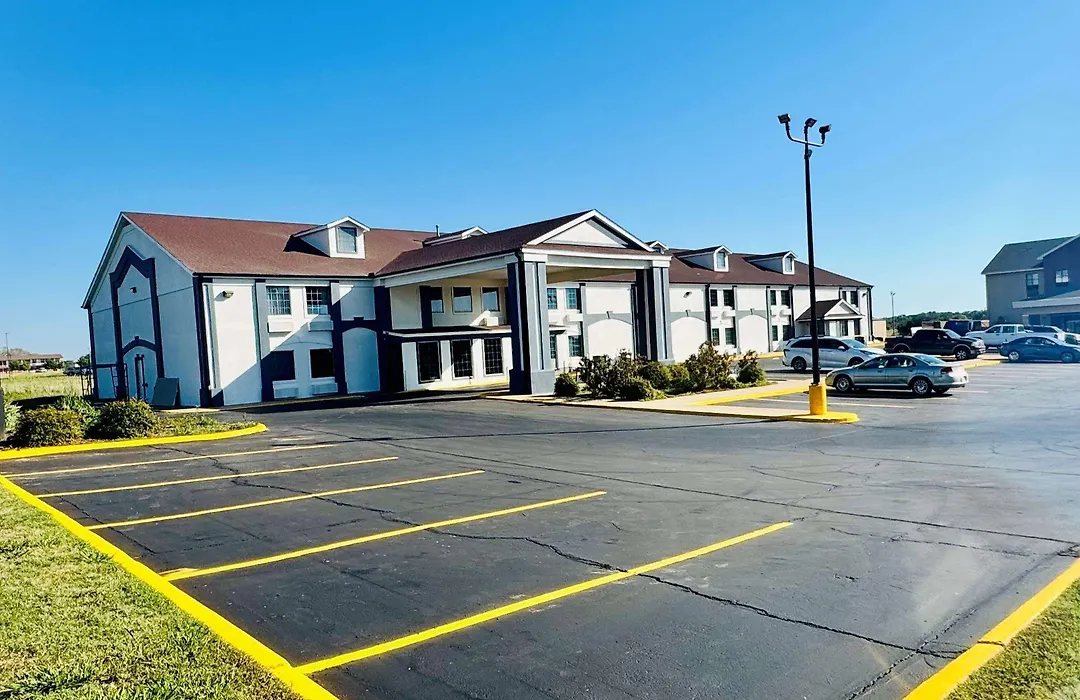 Days Inn By Wyndham Shawnee-1