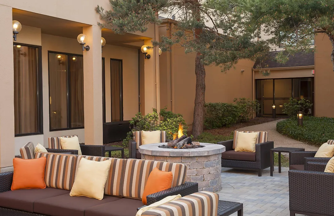 Courtyard Chicago Glenview/Northbrook-1