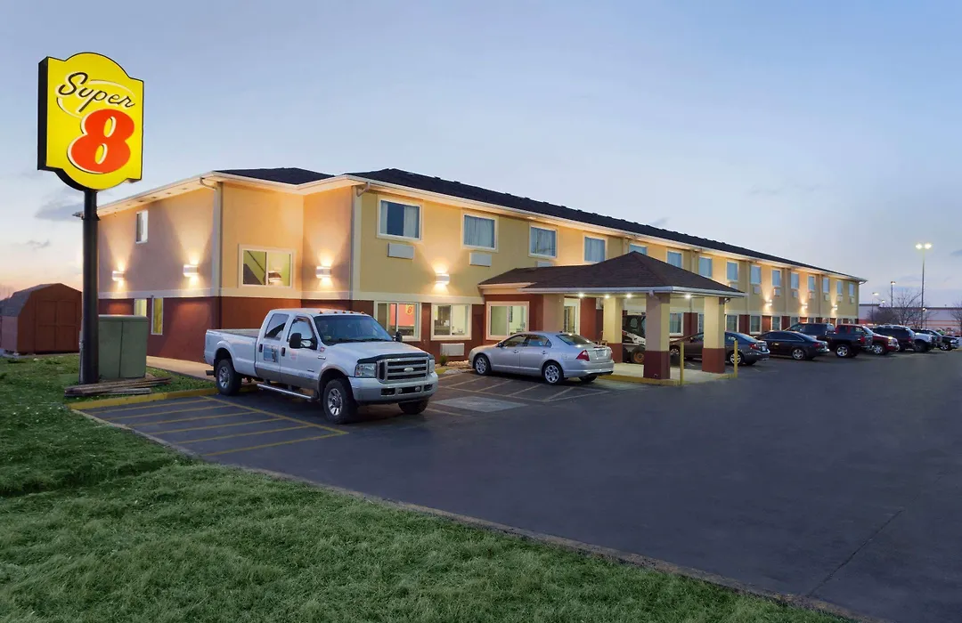 Super 8 By Wyndham Lees Summit-1