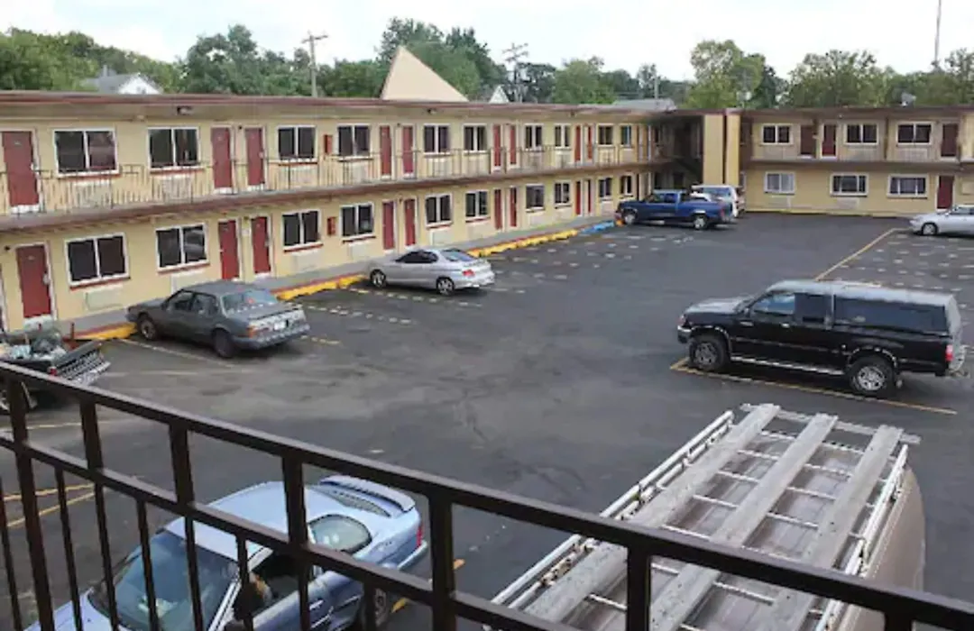 Travelodge By Wyndham Terre Haute-1