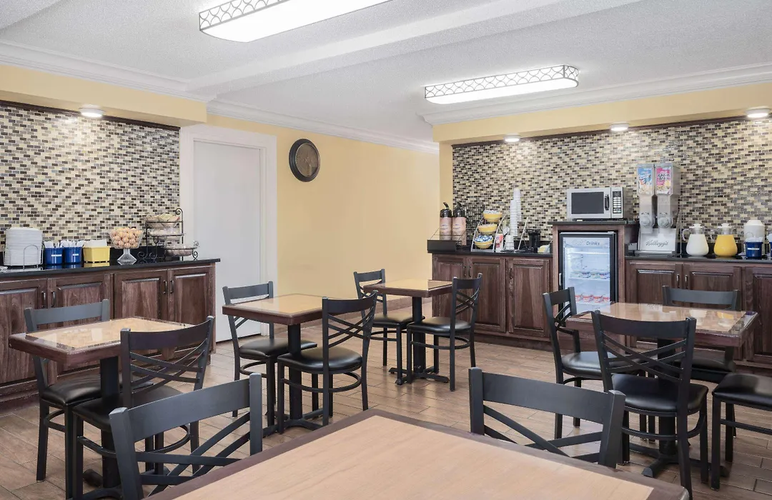 Days Inn By Wyndham Macon I-475-1
