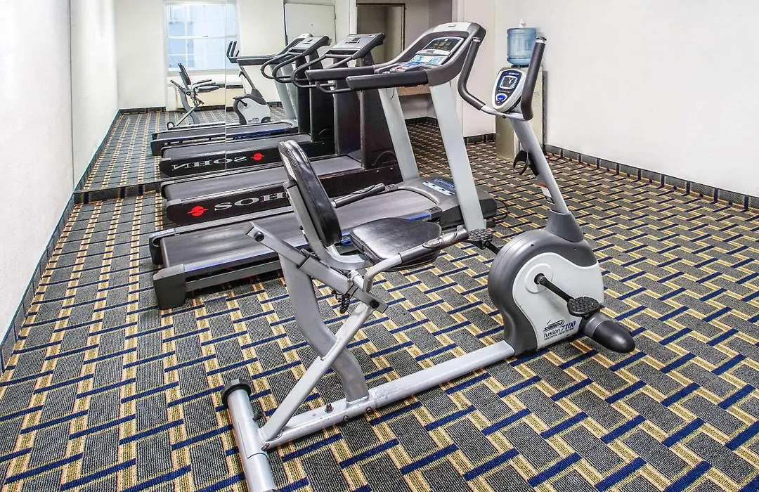 Days Inn By Wyndham Roanoke Hollins Near I-81-1