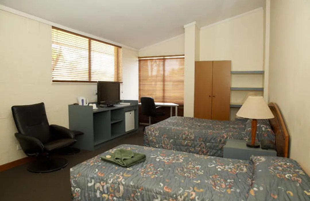 Seasons Hotel Newman-1
