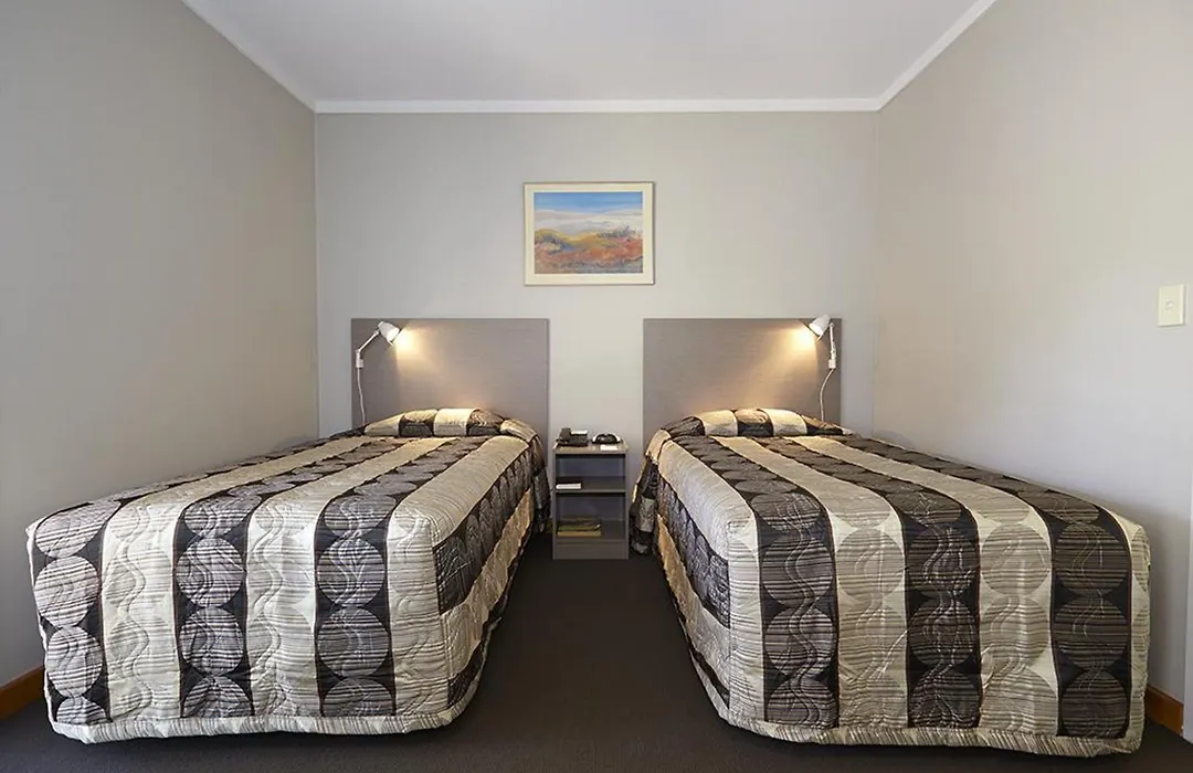 Seasons Hotel Newman-1