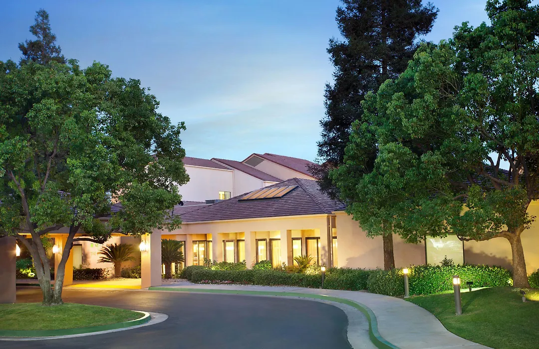 Courtyard By Marriott Bakersfield-1
