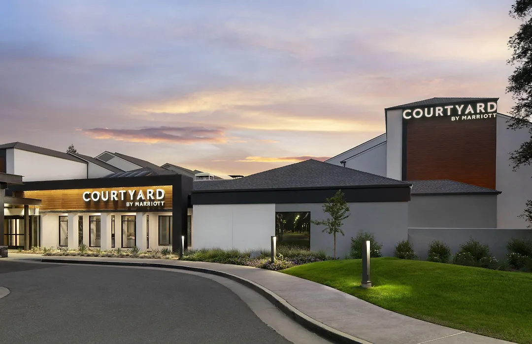 Courtyard By Marriott Bakersfield-1