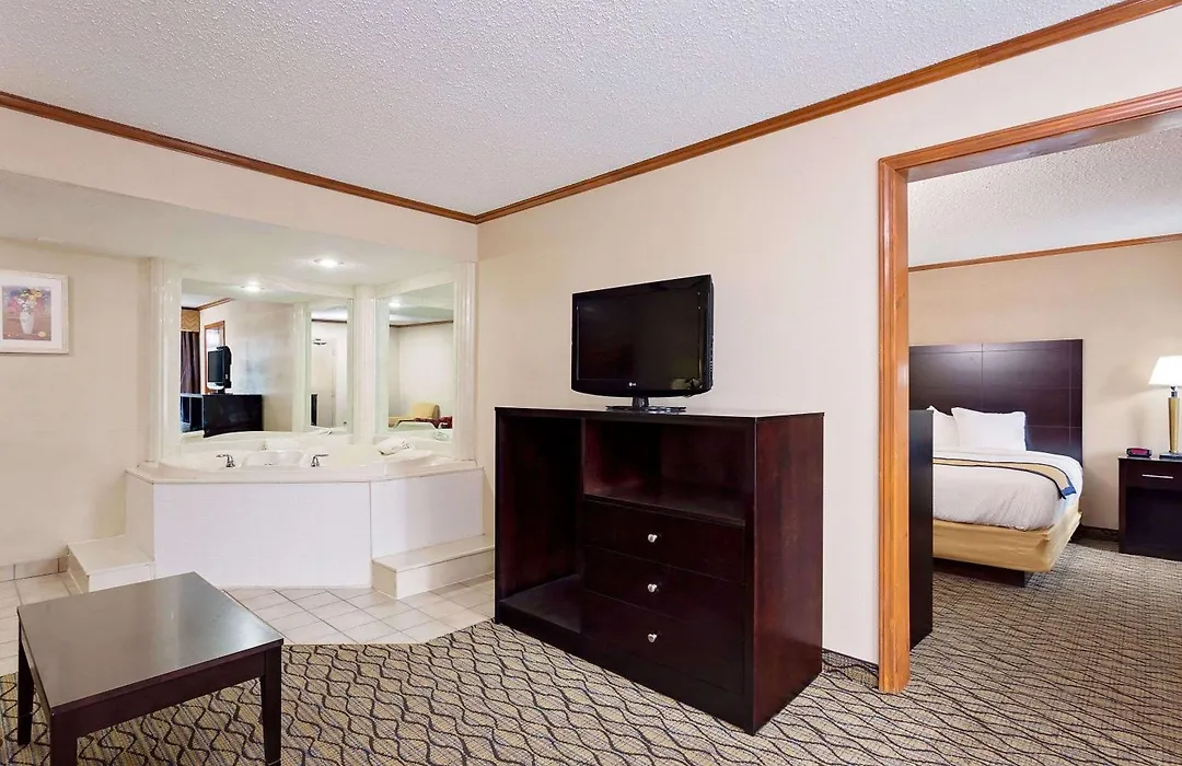 Baymont By Wyndham Kalamazoo East-1