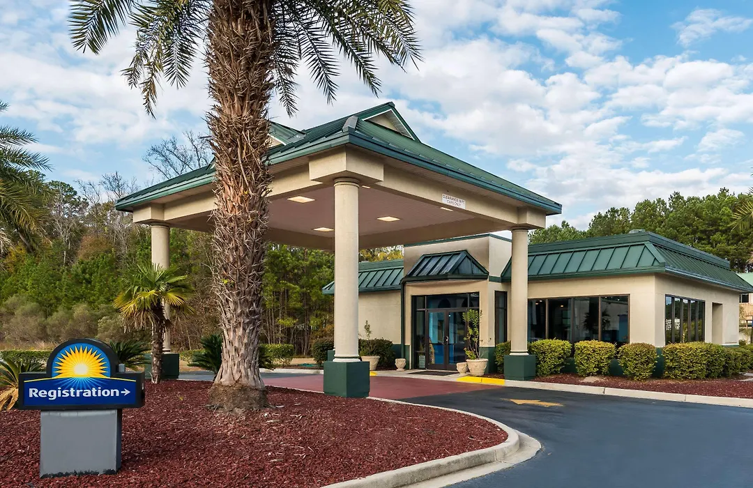 Days Inn By Wyndham Richmond Hill/Savannah-1