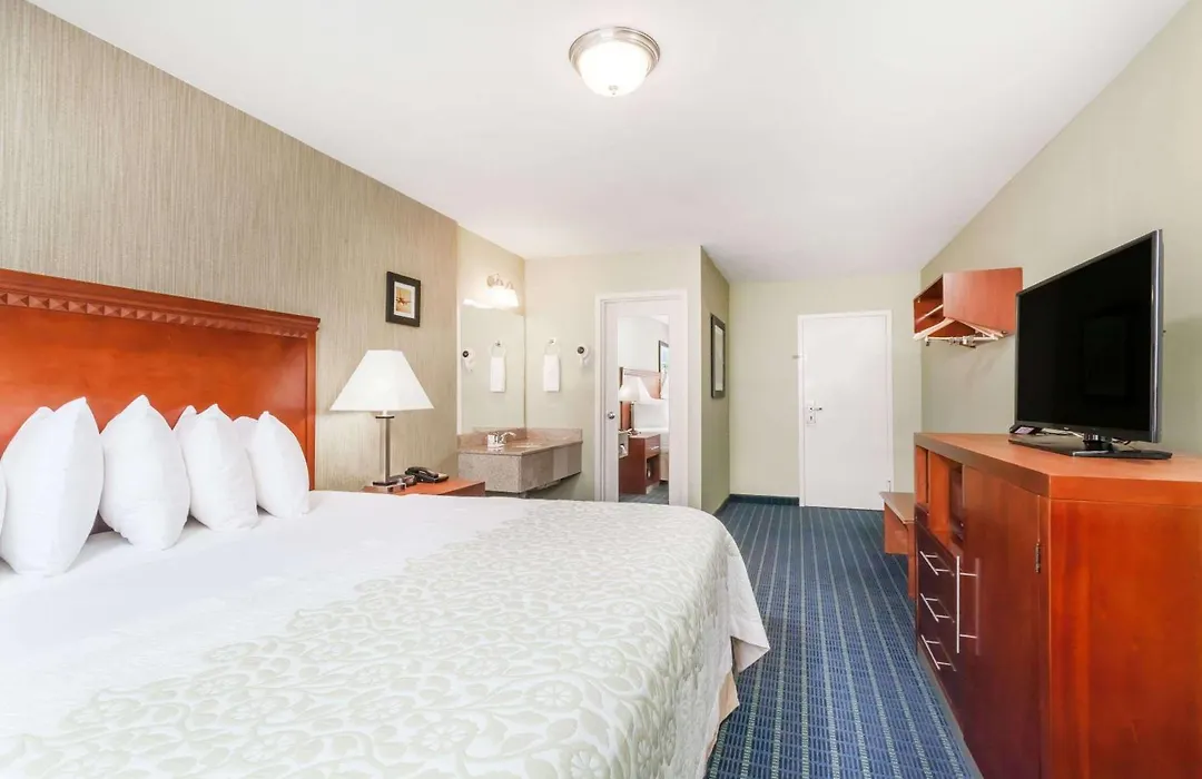 Days Inn By Wyndham Windsor Locks / Bradley Intl Airport-1