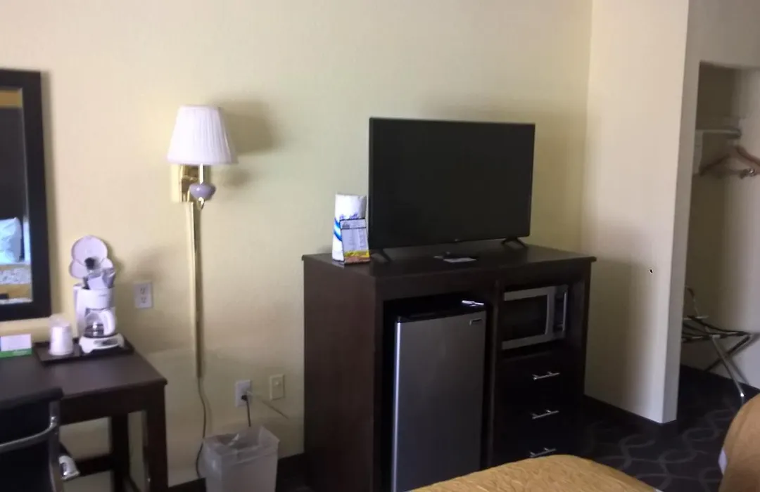 Days Inn & Suites By Wyndham Port Richey-1