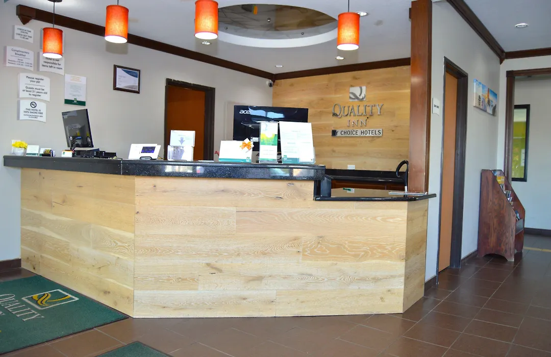 Quality Inn Coralville - Iowa River Landing-1