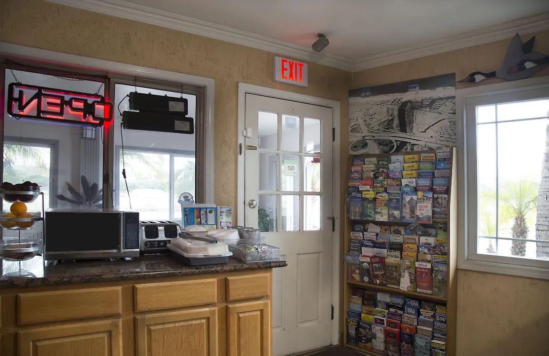 Harbor Inn & Suites Oceanside Marina Camp Pendleton-1