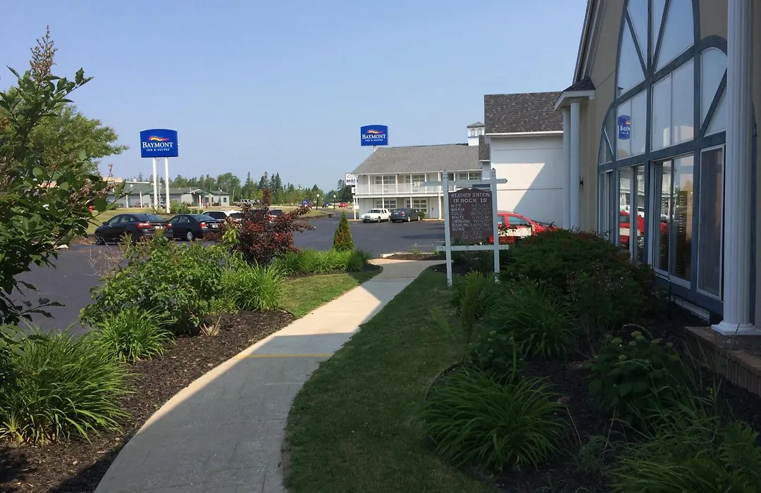 Baymont By Wyndham St. Ignace Lakefront-1