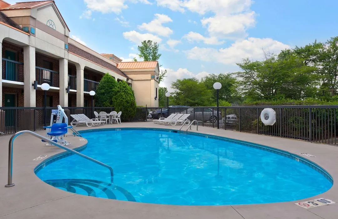 Super 8 By Wyndham Huntersville/Charlotte Area-1